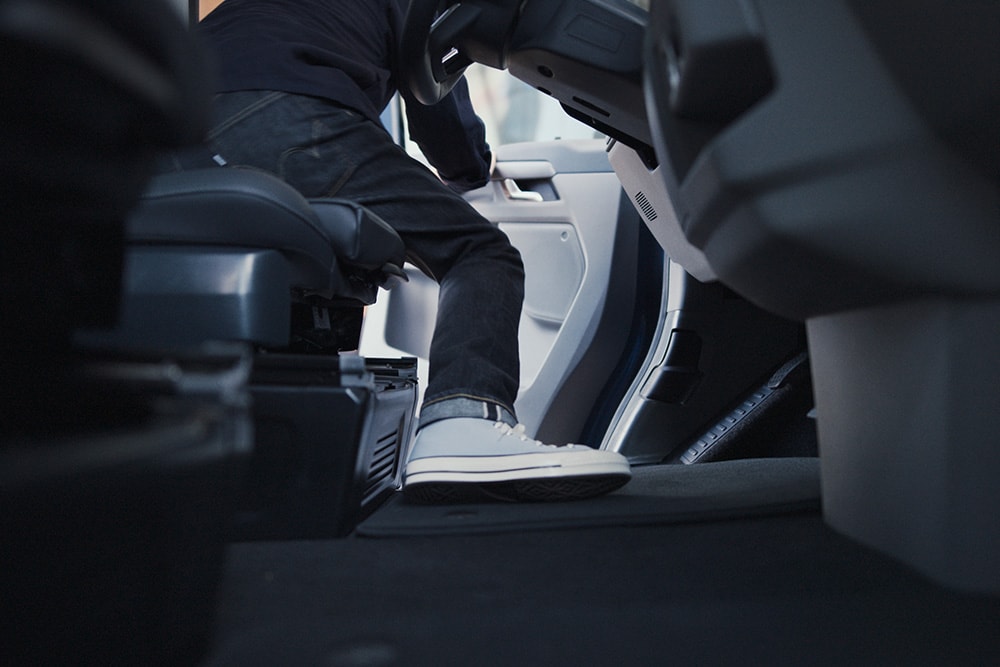 A person exits the Ford Tourneo Custom's walk-through cabin.