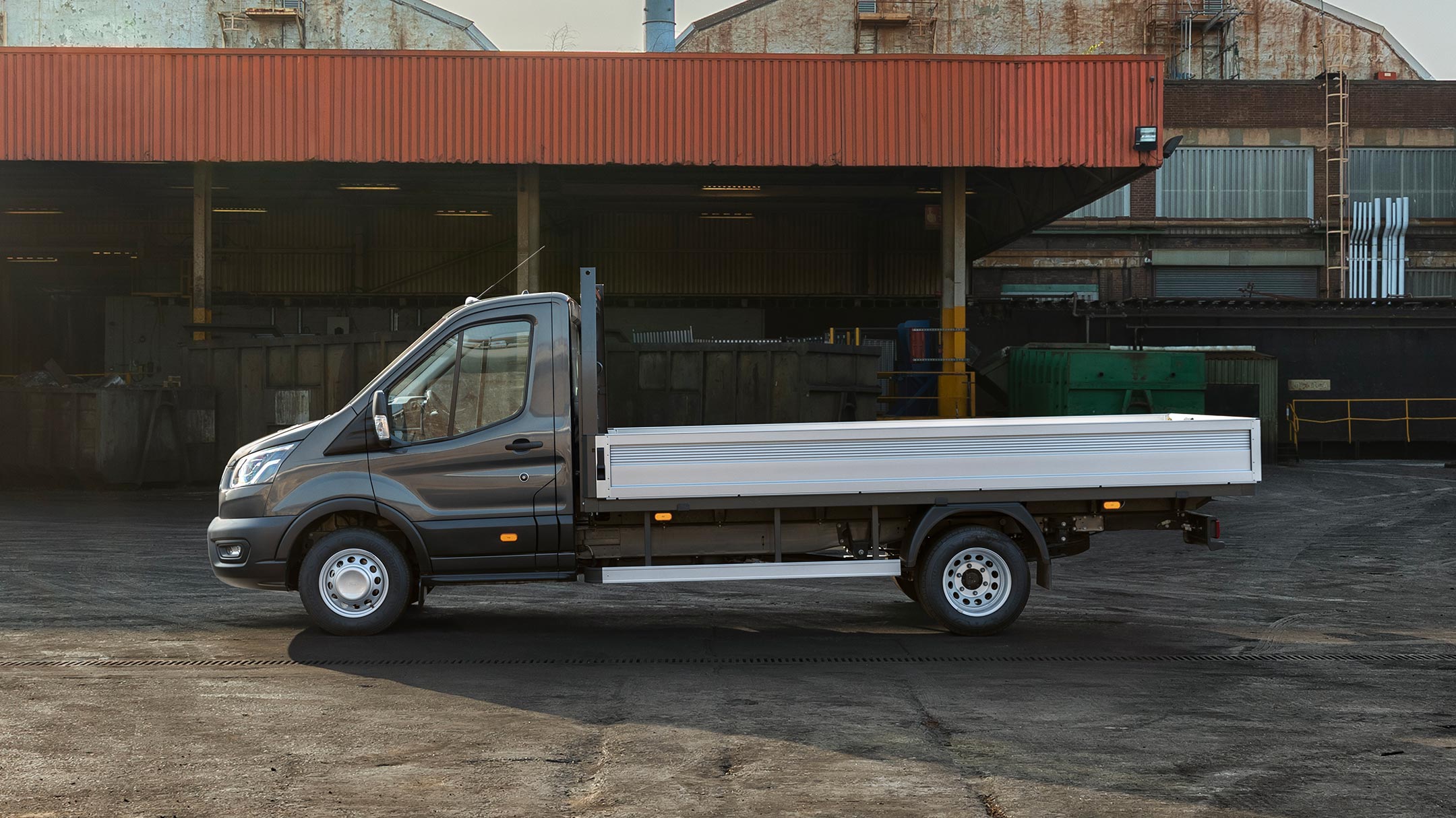 Ford Transit Chassis Cab 5-tonne side view