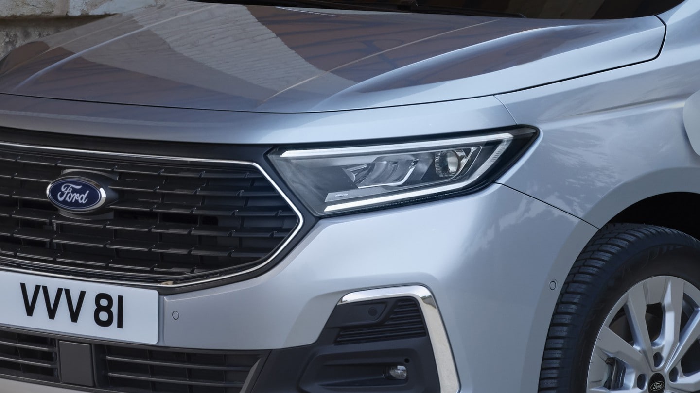 Adaptive headlight on All-New Ford Transit Connect in Stardust Silver. 
